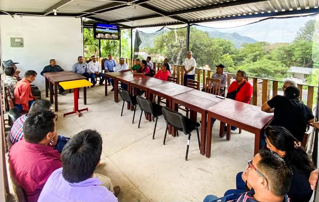 Reunión con ganaderos y agricultores locales